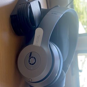 New Dr.Dre BEATS Solo Wireless headphones in case